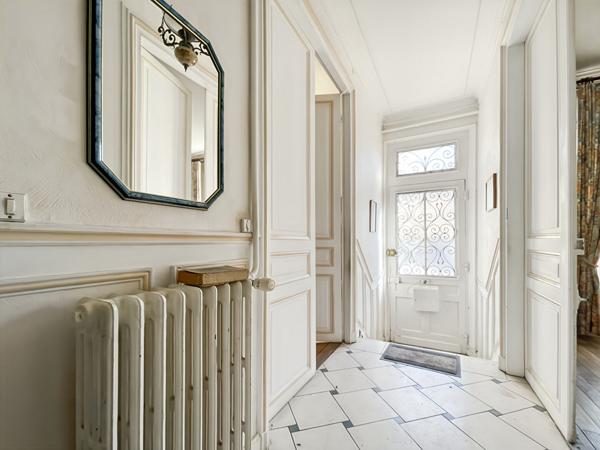 MAISON DE VILLE EN CENTRE-VILLE HISTORIQUE