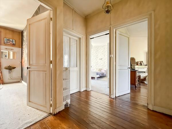 MAISON DE VILLE EN CENTRE-VILLE HISTORIQUE