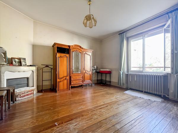 MAISON DE VILLE EN CENTRE-VILLE HISTORIQUE