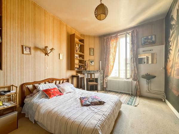 MAISON DE VILLE EN CENTRE-VILLE HISTORIQUE