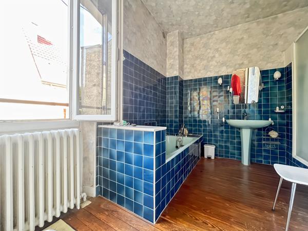 MAISON DE VILLE EN CENTRE-VILLE HISTORIQUE