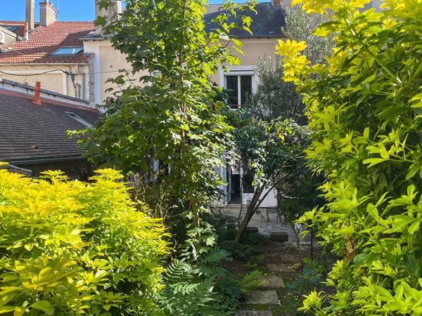 MAISON DE VILLE EN CENTRE-VILLE HISTORIQUE