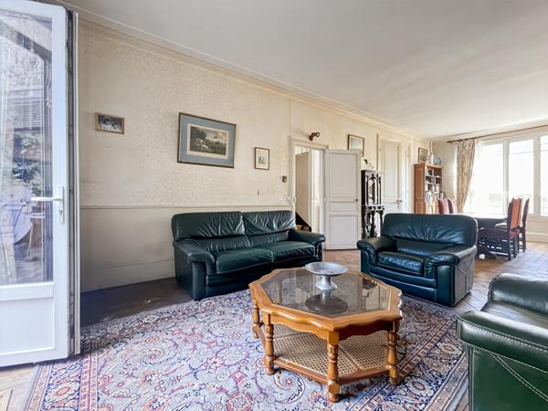 MAISON DE VILLE EN CENTRE-VILLE HISTORIQUE