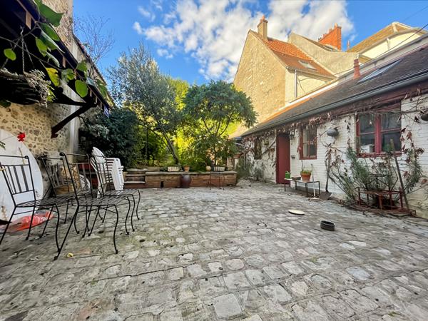 MAISON DE VILLE EN CENTRE-VILLE HISTORIQUE