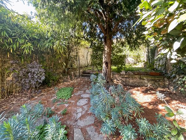 MAISON DE VILLE EN CENTRE-VILLE HISTORIQUE