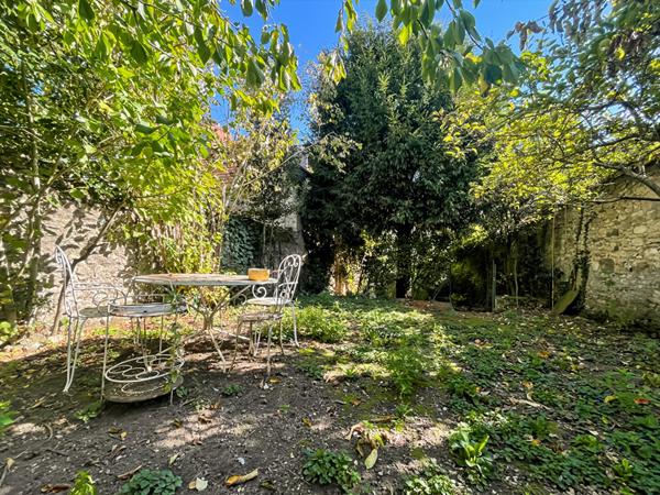 MAISON DE VILLE EN CENTRE-VILLE HISTORIQUE