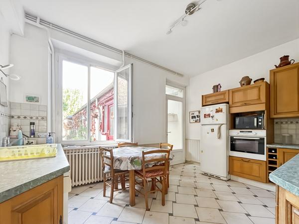 MAISON DE VILLE EN CENTRE-VILLE HISTORIQUE