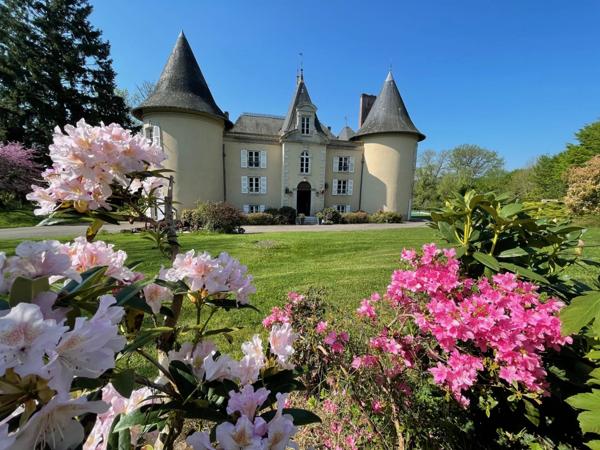Offert par Napoléon III, ce château de campagne magnifiquement décoré se situe à seulement 15 minutes de Limoges
