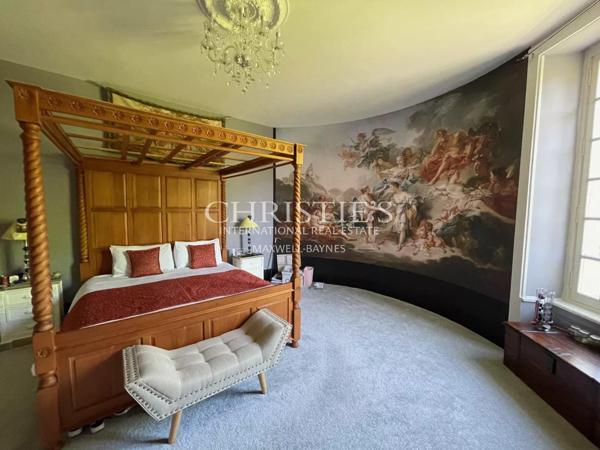 Offert par Napoléon III, ce château de campagne magnifiquement décoré se situe à seulement 15 minutes de Limoges