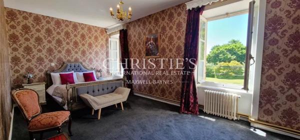 Offert par Napoléon III, ce château de campagne magnifiquement décoré se situe à seulement 15 minutes de Limoges