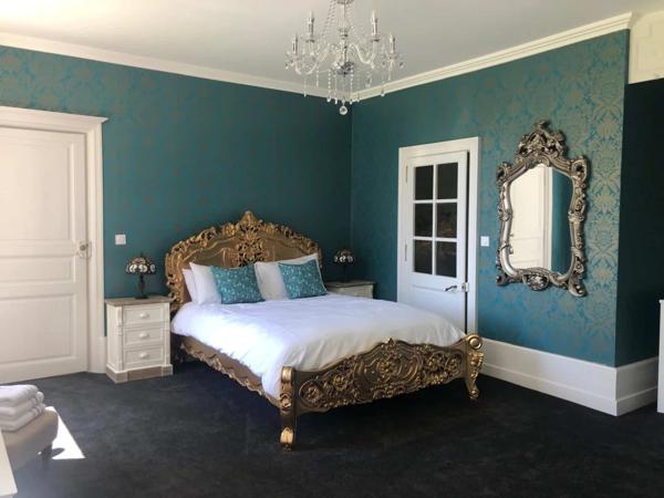 Offert par Napoléon III, ce château de campagne magnifiquement décoré se situe à seulement 15 minutes de Limoges