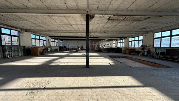 Entrepôt de 1000m2 sur 2 niveaux