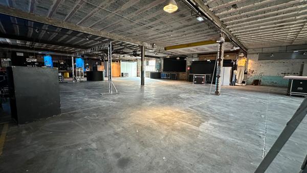 Entrepôt de 1000m2 sur 2 niveaux