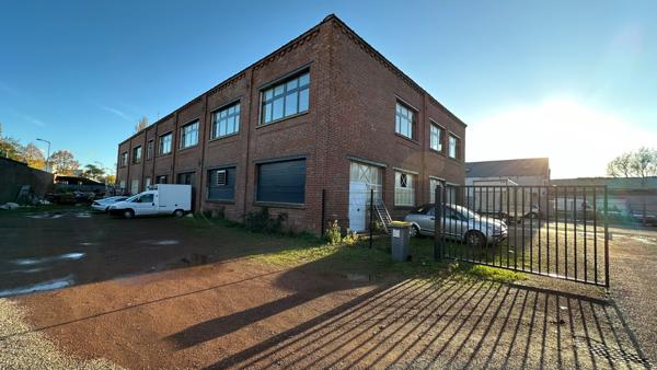 Entrepôt de 1000m2 sur 2 niveaux