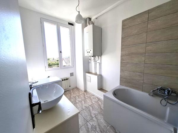 T2 MEUBLE PLEIN DE CHARME !!!