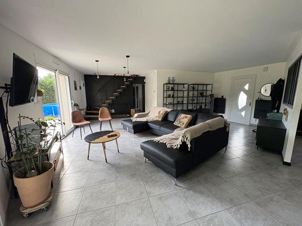 Maison familiale à vendre, 6 chambres, grande pièce de vie, garage