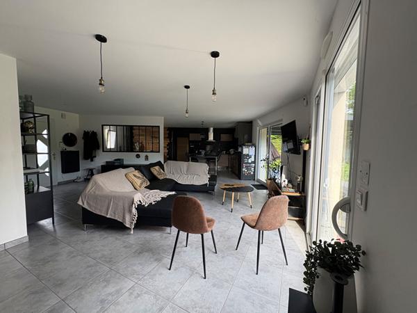 Maison familiale à vendre, 6 chambres, grande pièce de vie, garage