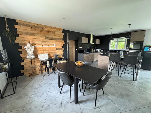 Maison familiale à vendre, 6 chambres, grande pièce de vie, garage