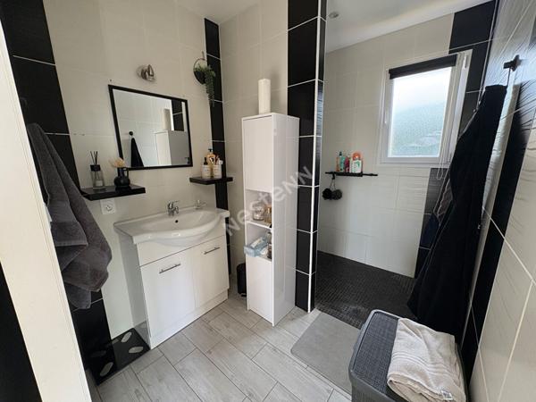 Maison familiale à vendre, 6 chambres, grande pièce de vie, garage