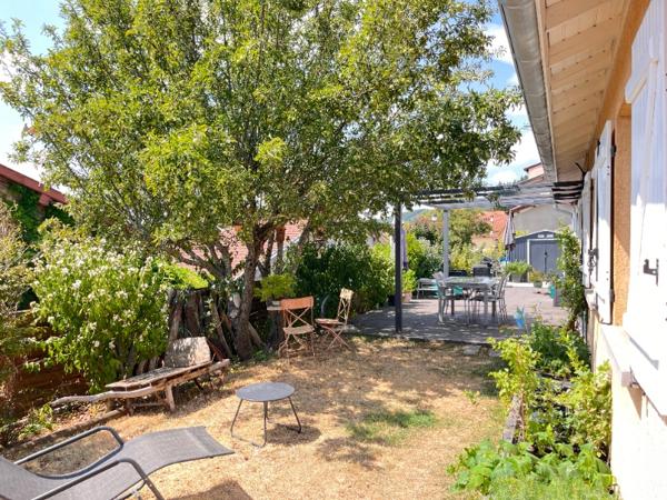 Maison 106 m² à Villechenève