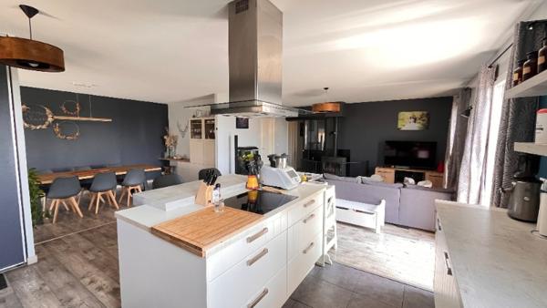 Maison 106 m² à Villechenève