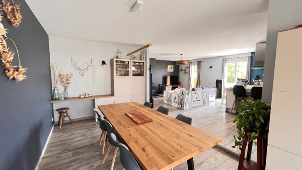 Maison 106 m² à Villechenève