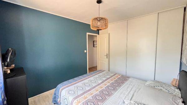 Maison 106 m² à Villechenève
