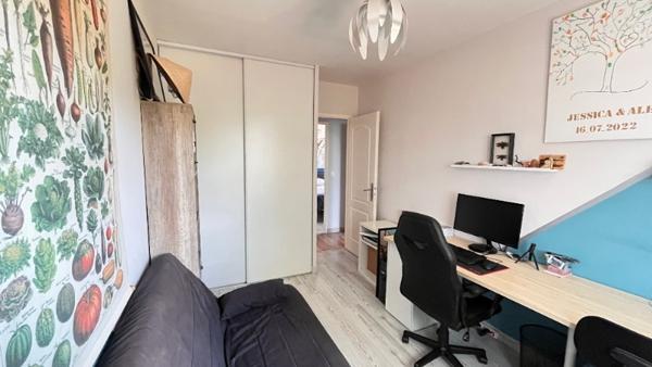 Maison 106 m² à Villechenève