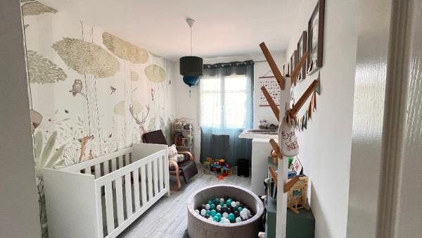 Maison 106 m² à Villechenève