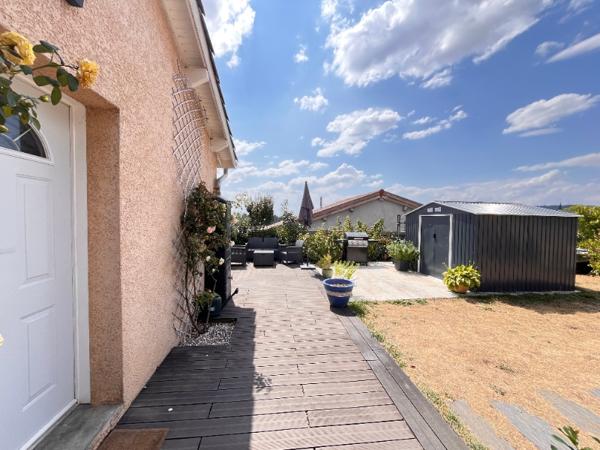 Maison 106 m² à Villechenève