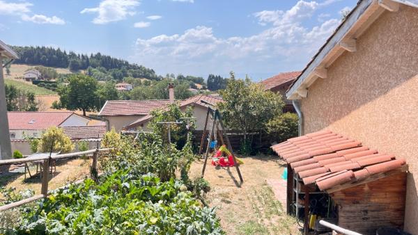 Maison 106 m² à Villechenève