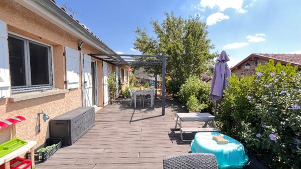 Maison 106 m² à Villechenève