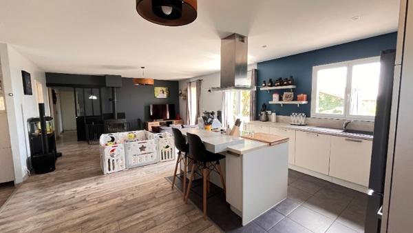 Maison 106 m² à Villechenève