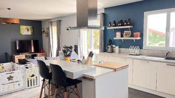 Maison 106 m² à Villechenève