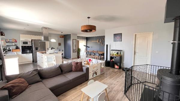 Maison 106 m² à Villechenève