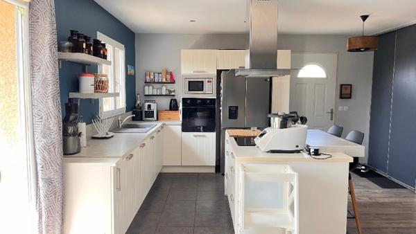 Maison 106 m² à Villechenève