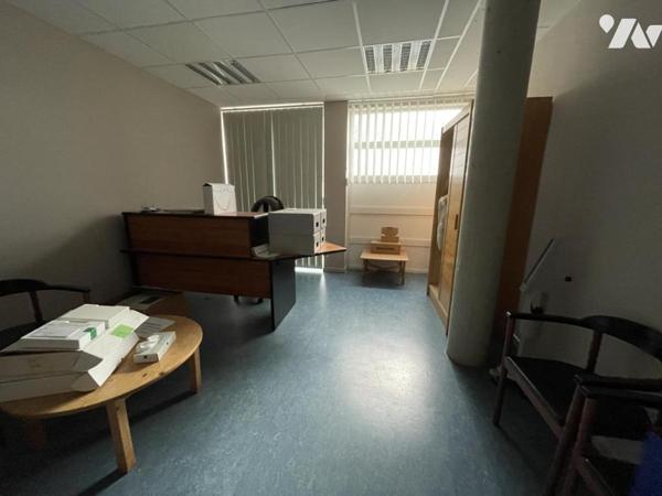 A VENDRE LOCAL COMMERCIAL - 22500 PAIMPOL