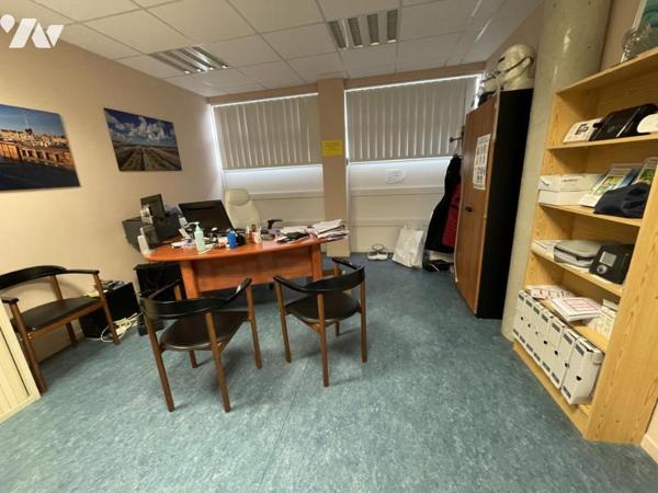 A VENDRE LOCAL COMMERCIAL - 22500 PAIMPOL