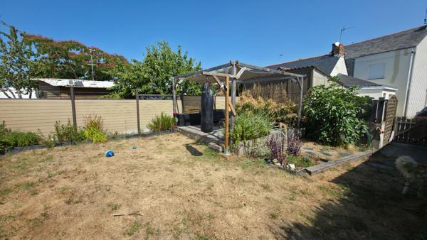 Charmante petite maison rénovée d'environ 50m² avec jardin et stationnement secteur Pont de Paille à Trignac