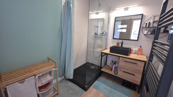 Charmante petite maison rénovée d'environ 50m² avec jardin et stationnement secteur Pont de Paille à Trignac