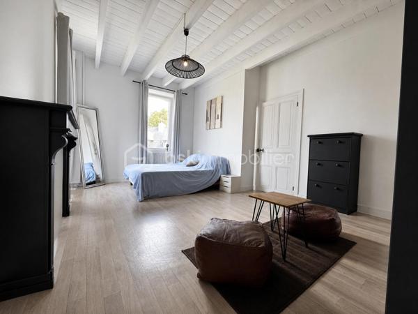 BSKIMMOBILIER vous présente en exclusivité : En plein hyper centre de Pluneret, à deux pas des écoles, commerces et services, découvrez cette belle maison en pierre d’environ 139 m² habitables, alliant charme de l’ancien et confort familial.
Dès l’entrée, le cachet opère : beaux volumes, hauteur sous plafond et ambiance chaleureuse. La maison offre un salon traversant lumineux, agrémenté d’un poêle à bois, idéal pour créer une atmosphère conviviale en toute saison.
La cuisine, aménagée et équipée, dispose d’un bel îlot central et s’ouvre sur un espace salle à manger. Le salon comme la salle à manger bénéficient d’un accès direct à la terrasse, parfaite pour profiter des beaux jours en toute intimité.
Côté nuit, la maison propose 4 chambres, ainsi qu’un espace complémentaire pouvant faire office de bureau, de grand dressing ou de pièce selon vos besoins. Vous disposerez également d’une salle d’eau, d’une salle de bains et de 3 WC, répartis sur chaque niveau pour un confort optimal au quotidien.
À l’extérieur, la parcelle de 536 m² offre un cadre intimiste et agréable. Vous profiterez de plusieurs stationnements à l’intérieur de la propriété, d’un garage ainsi que de dépendances pratiques pour le stockage, le rangement ou les projets annexes.
Un bien rare sur le secteur, combinant emplacement privilégié, charme de la pierre, volumes familiaux et vie à pied au cœur de Pluneret.
Les plus :
Hyper centre de Pluneret, écoles et commerces à pied, maison en pierre, 4 chambres, bureau/dressing, poêle à bois, salon traversant, cuisine équipée avec îlot, terrasse, terrain intimiste, garage, dépendances et stationnement privatif.

Pour plus d'information et visiter ce bien contactez Guillaume LE STRAT.

Pour vous, je réalise, gratuitement et sous 48h votre avis de valeur dans le cadre d’une succession ou de votre projet de vente sur les secteurs Golfe du Morbihan, Pays d'Auray, Ploemel, Brech, Pluneret, Sainte-Anne-D'Auray, Plumergat, Le Bono, Plougoumelen, Baden...Pluvigner et ses alentours... Au plaisir de vous aider ou vous accompagner personnellement dans votre projet immobilier !