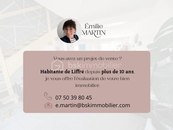 Laissez-vous séduire par cette maison récente, alliant confort, fonctionnalité et luminosité, idéale pour accueillir votre famille.

Dès l'entrée, découvrez une agréable pièce de vie traversante, baignée de lumière naturelle, avec sa cuisine aménagée et équipée ouverte sur le séjour. Un espace convivial, parfait pour partager de beaux moments en famille ou entre amis.

Le rez-de-chaussée offre également une chambre avec sa salle d'eau privative, idéale pour une vie de plain-pied, pour recevoir ou aménager un espace indépendant, ainsi qu'un WC séparé.

À l'étage, un palier dessert trois chambres confortables, une salle de bains et un second WC indépendant, offrant à chacun son espace.

À l'extérieur, vous profiterez d'un jardin clos, parfait pour les repas en extérieur, les jeux des enfants ou les soirées d'été en toute tranquillité. Un garage ainsi que deux places de stationnement privatives complètent les prestations de cette maison.

Quelques travaux de finition restent à prévoir, vous offrant l'opportunité de personnaliser les derniers détails selon vos goûts et vos envies.

Une maison récente, fonctionnelle et évolutive, qui n'attend plus que ses futurs propriétaires.

Contactez-moi dès maintenant pour organiser une visite et découvrir tout son potentiel.