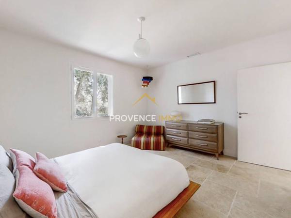 Salon-de-Provence (13300) Villa de charme - 3 logements indépendants - Vue Nature - Vernègues