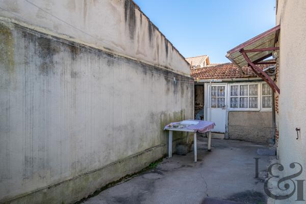 Maison de ville avec cour à Sainte-Livrade-sur-Lot ( Lot-et-Garonne, 47)