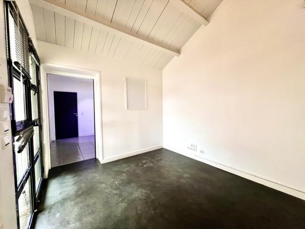 La Rochelle (17000) Immeuble de bureaux avec parking