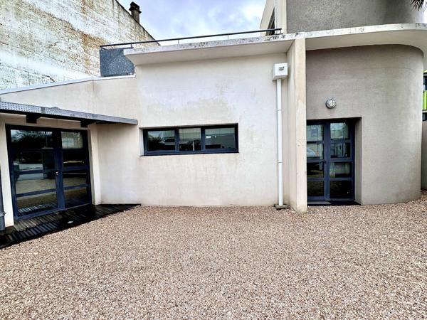 La Rochelle (17000) Immeuble de bureaux avec parking