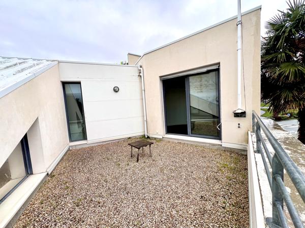 La Rochelle (17000) Immeuble de bureaux avec parking