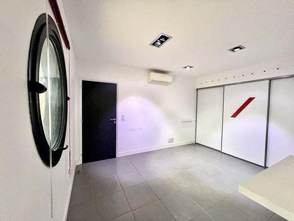 La Rochelle (17000) Immeuble de bureaux avec parking