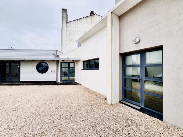 La Rochelle (17000) Immeuble de bureaux avec parking