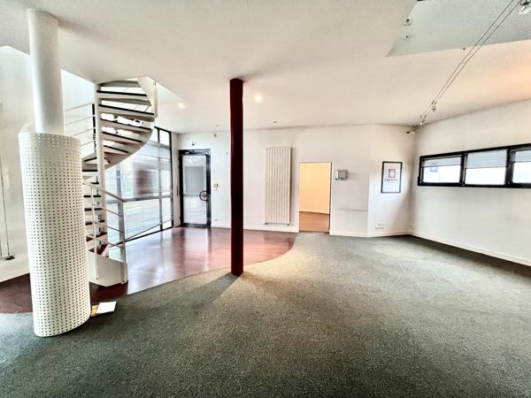 La Rochelle (17000) Immeuble de bureaux avec parking